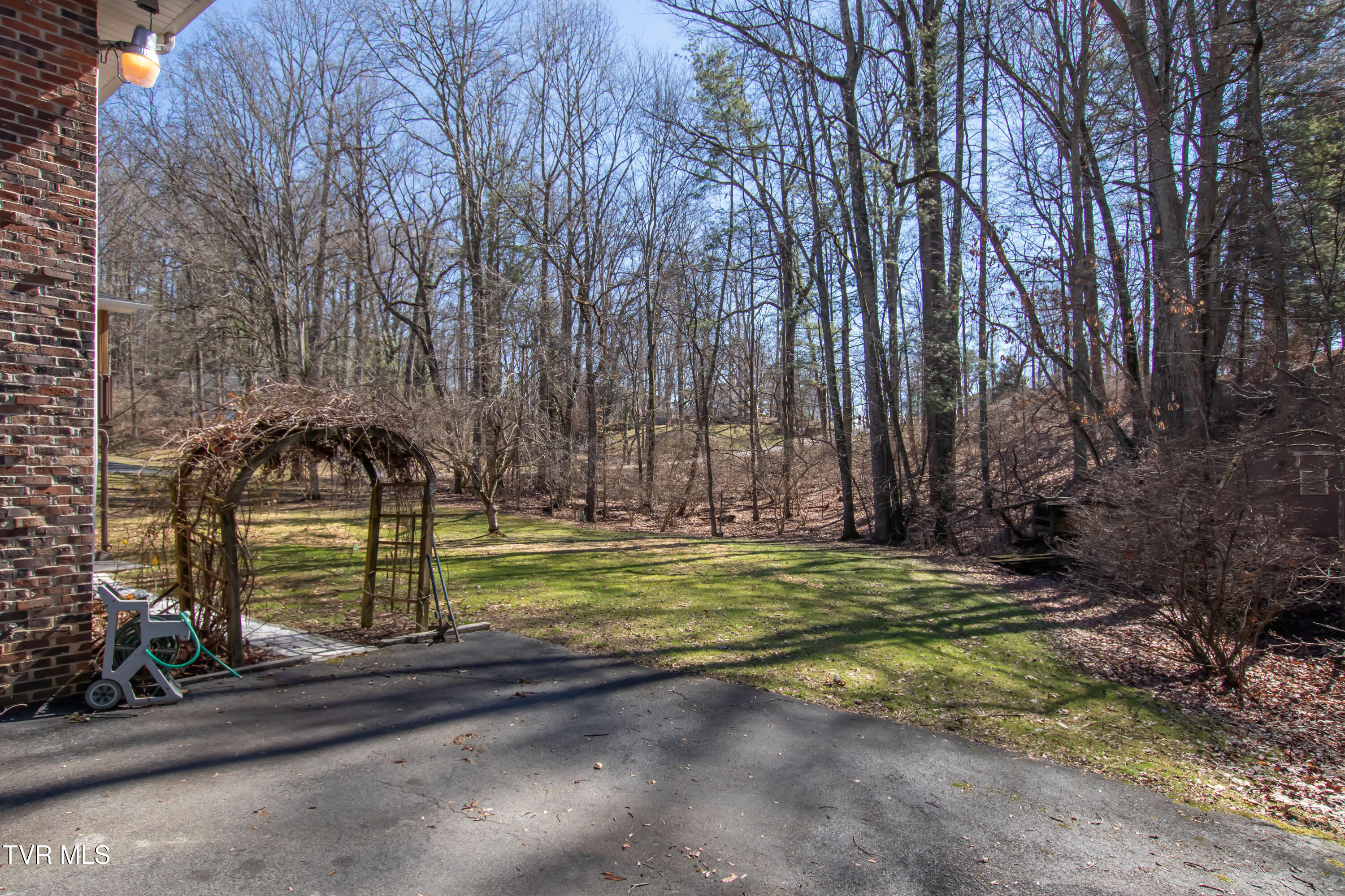 21587 Plantation Road Bristol, VA 24202 - Photo 15 of 55 Plantation Two-16