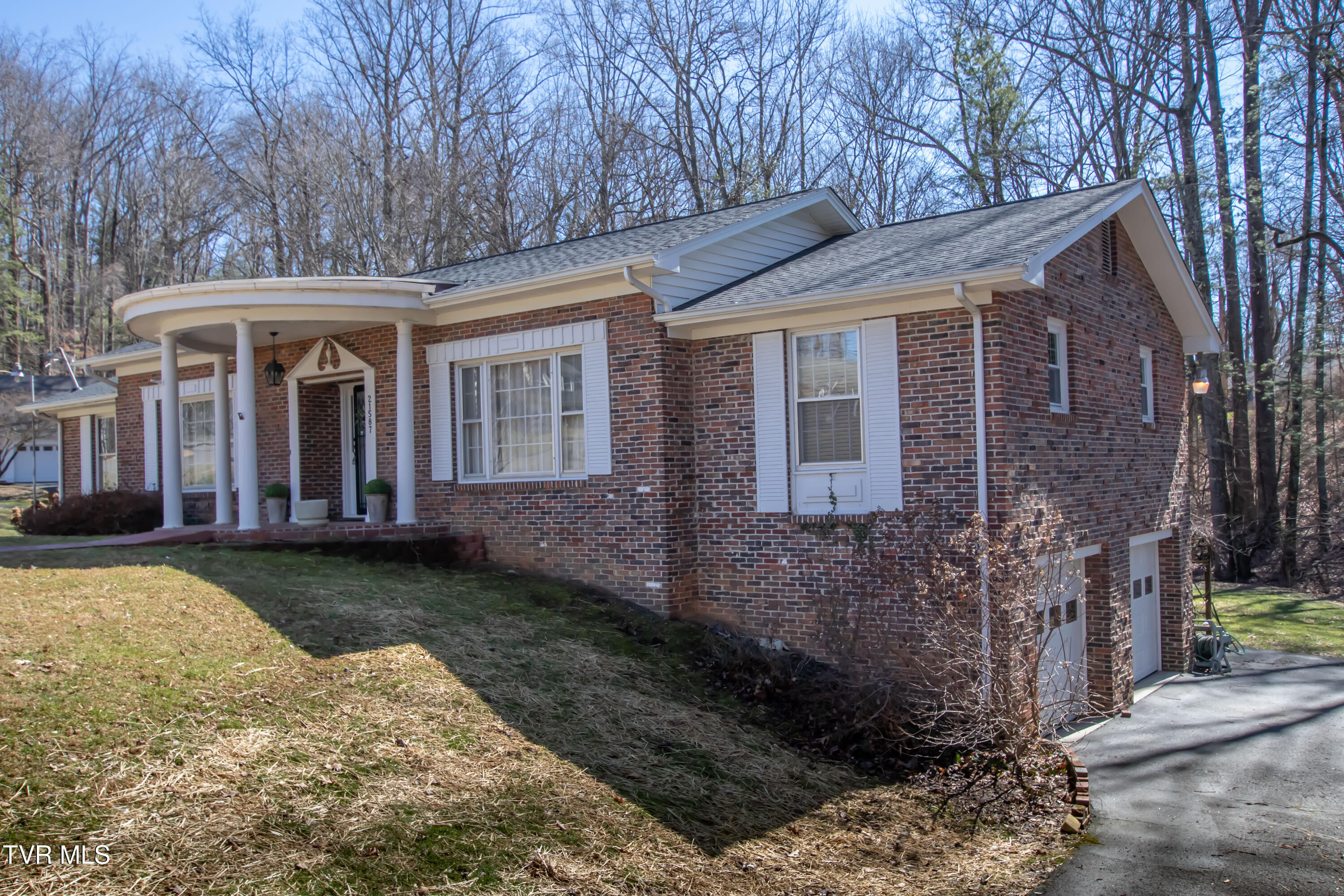 21587 Plantation Road Bristol, VA 24202 - Photo 4 of 55 Plantation Two-1