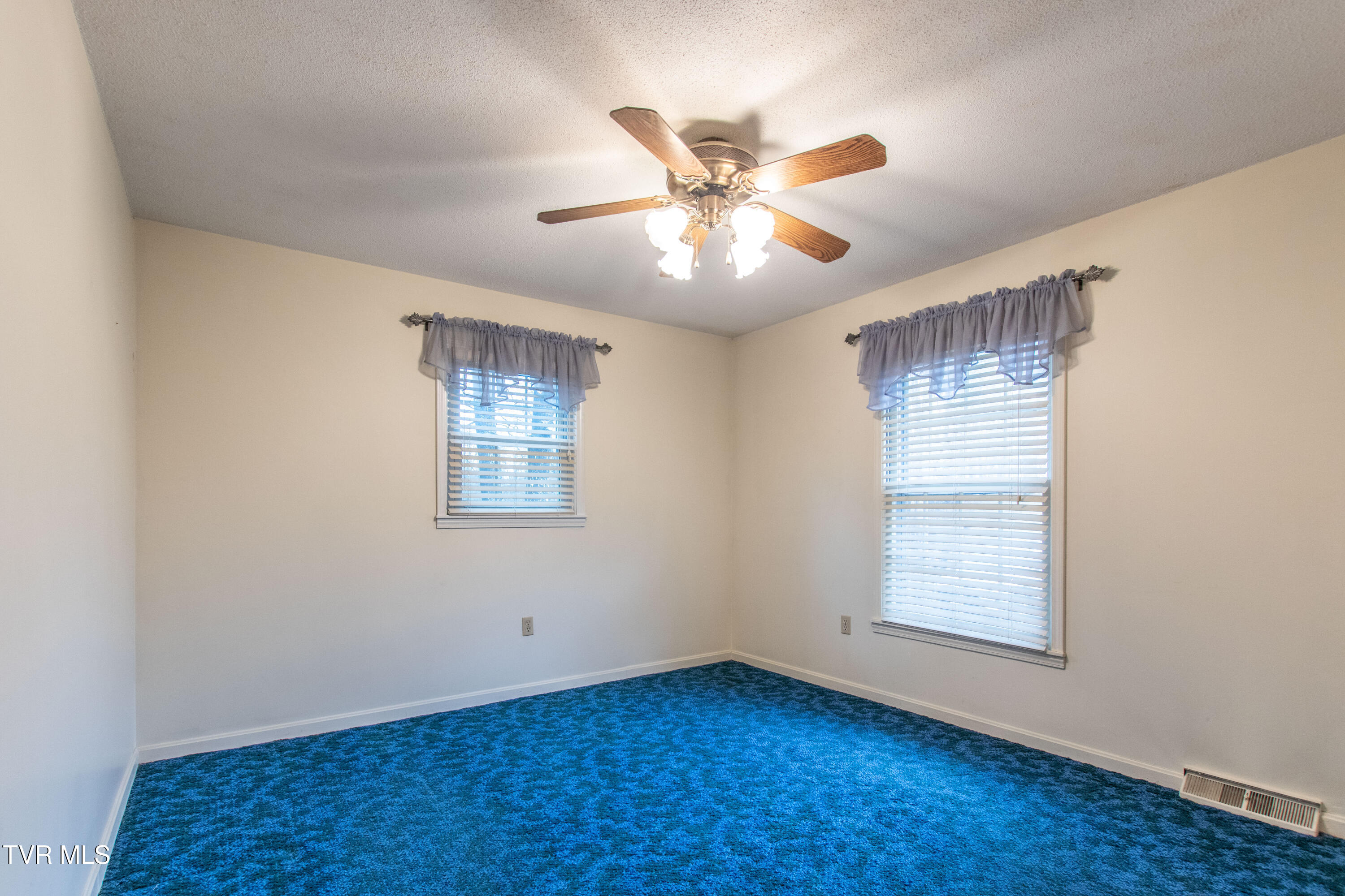 21587 Plantation Road Bristol, VA 24202 - Photo 41 of 55 Plantation-40