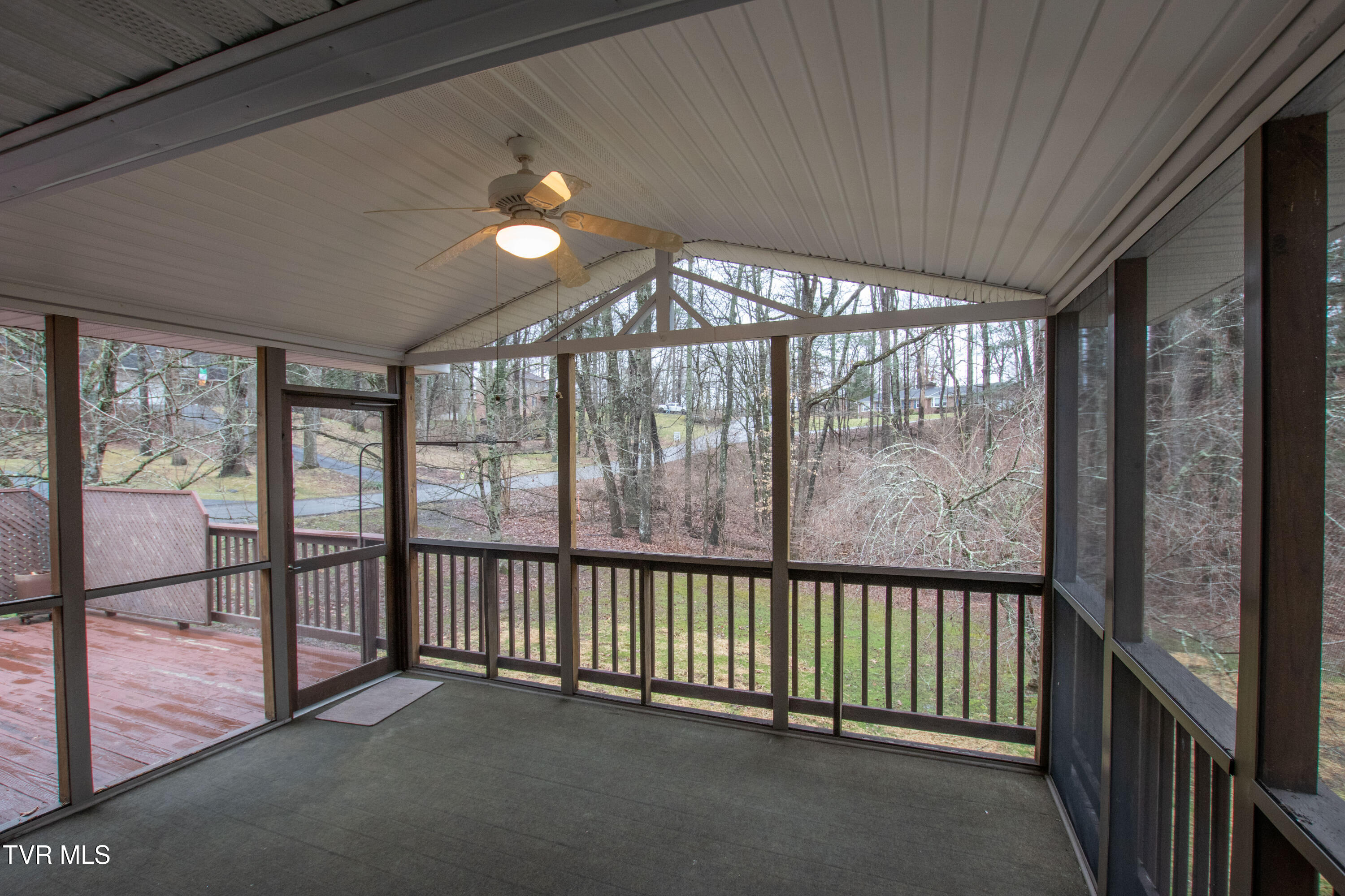 21587 Plantation Road Bristol, VA 24202 - Photo 9 of 55 Plantation-17