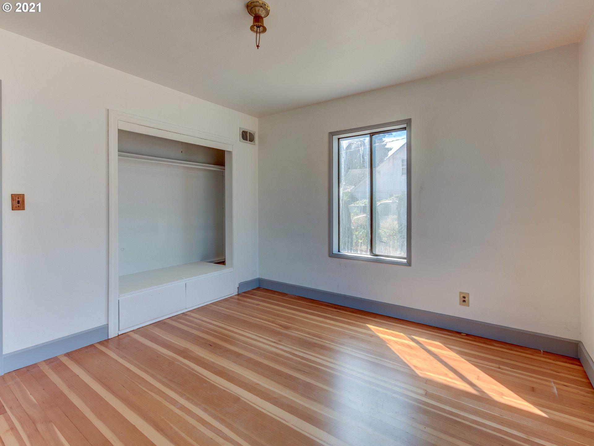 353 Baxter Street Eugene, OR 97402 - Photo 12 of 26