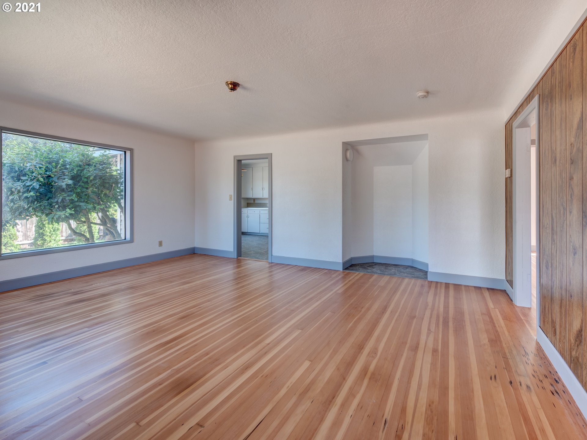 353 Baxter Street Eugene, OR 97402 - Photo 4 of 26