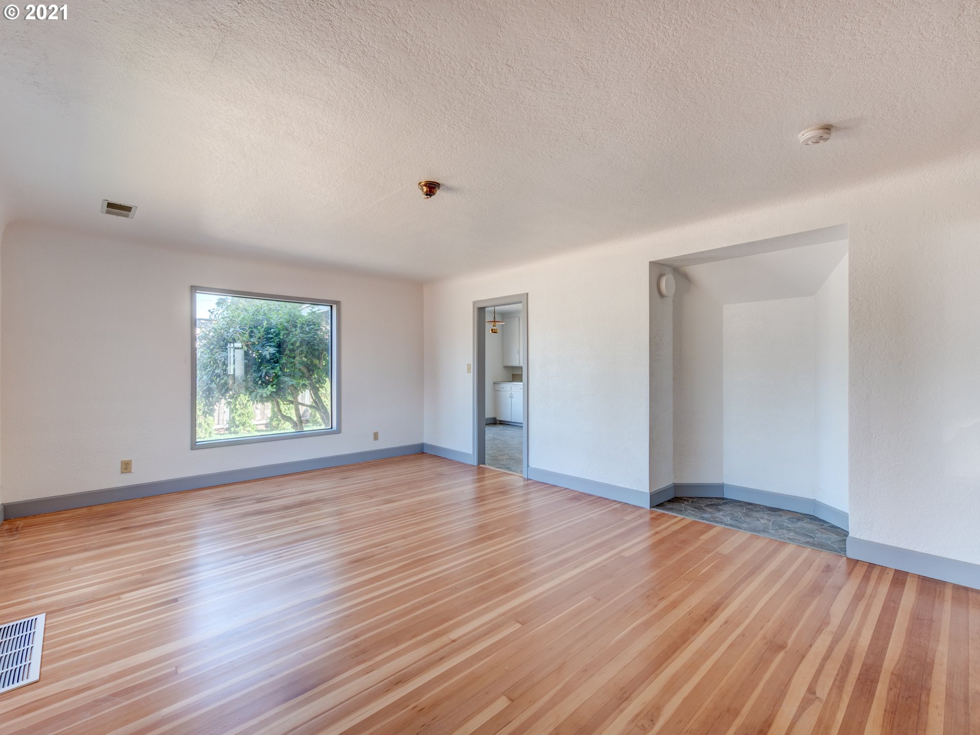 353 Baxter Street Eugene, OR 97402 - Photo 5 of 26