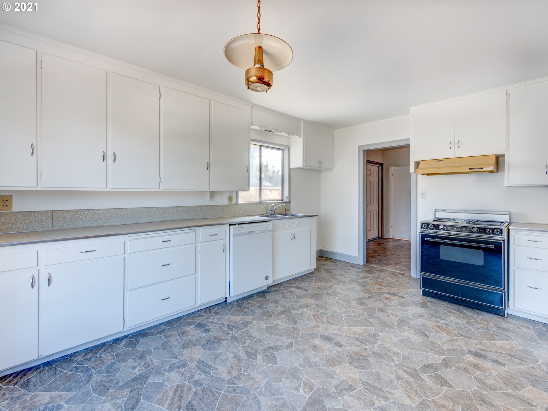 353 Baxter Street Eugene, OR 97402 - Photo 7 of 26