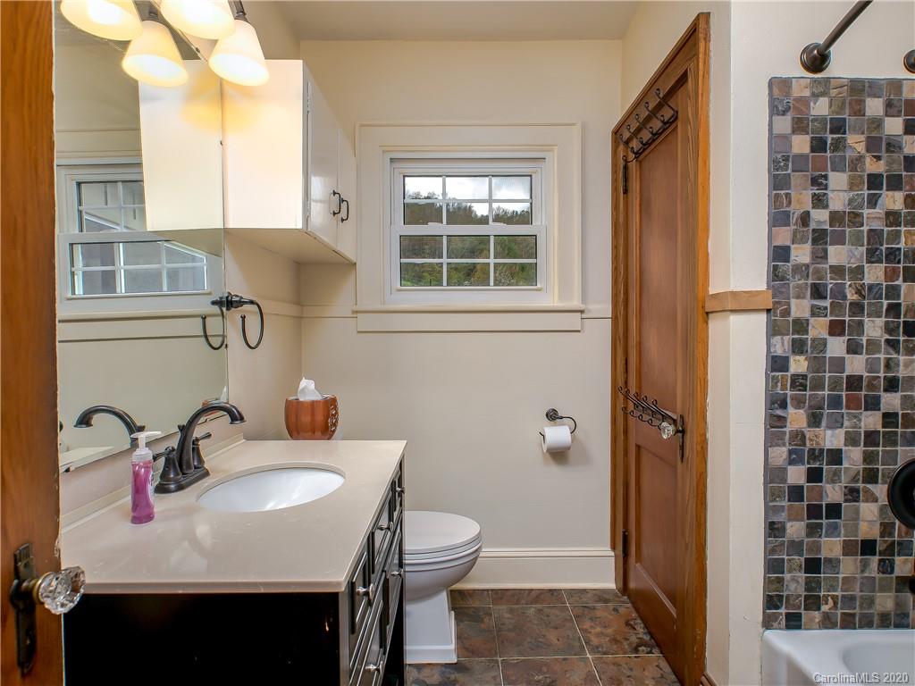 390 Grandview Road Canton, NC 28716 - Photo 16 of 42 a bathroom with a sink and a mirror