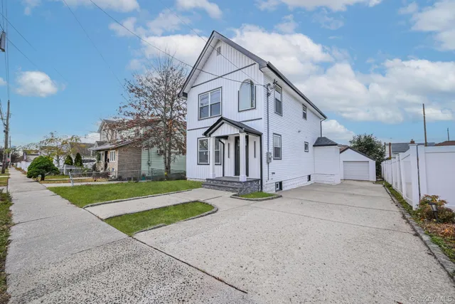 $979,000 | 44 Catherine Avenue, Franklin Square, NY 11010