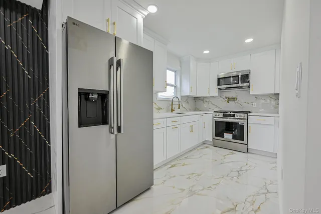 $979,000 | 44 Catherine Avenue, Franklin Square, NY 11010