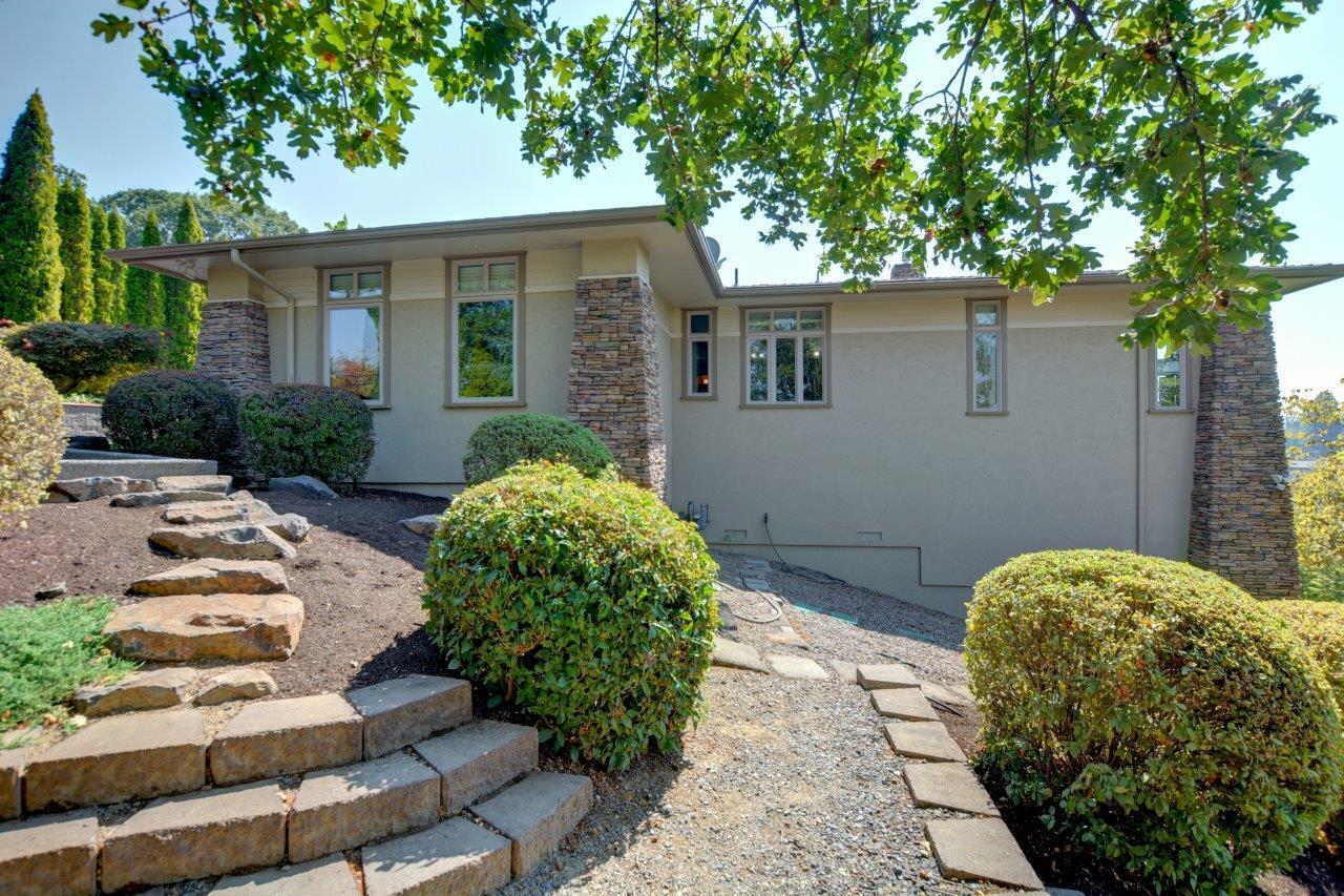 3894 Hillcrest Road Medford, OR 97504 - Photo 41 of 43 32