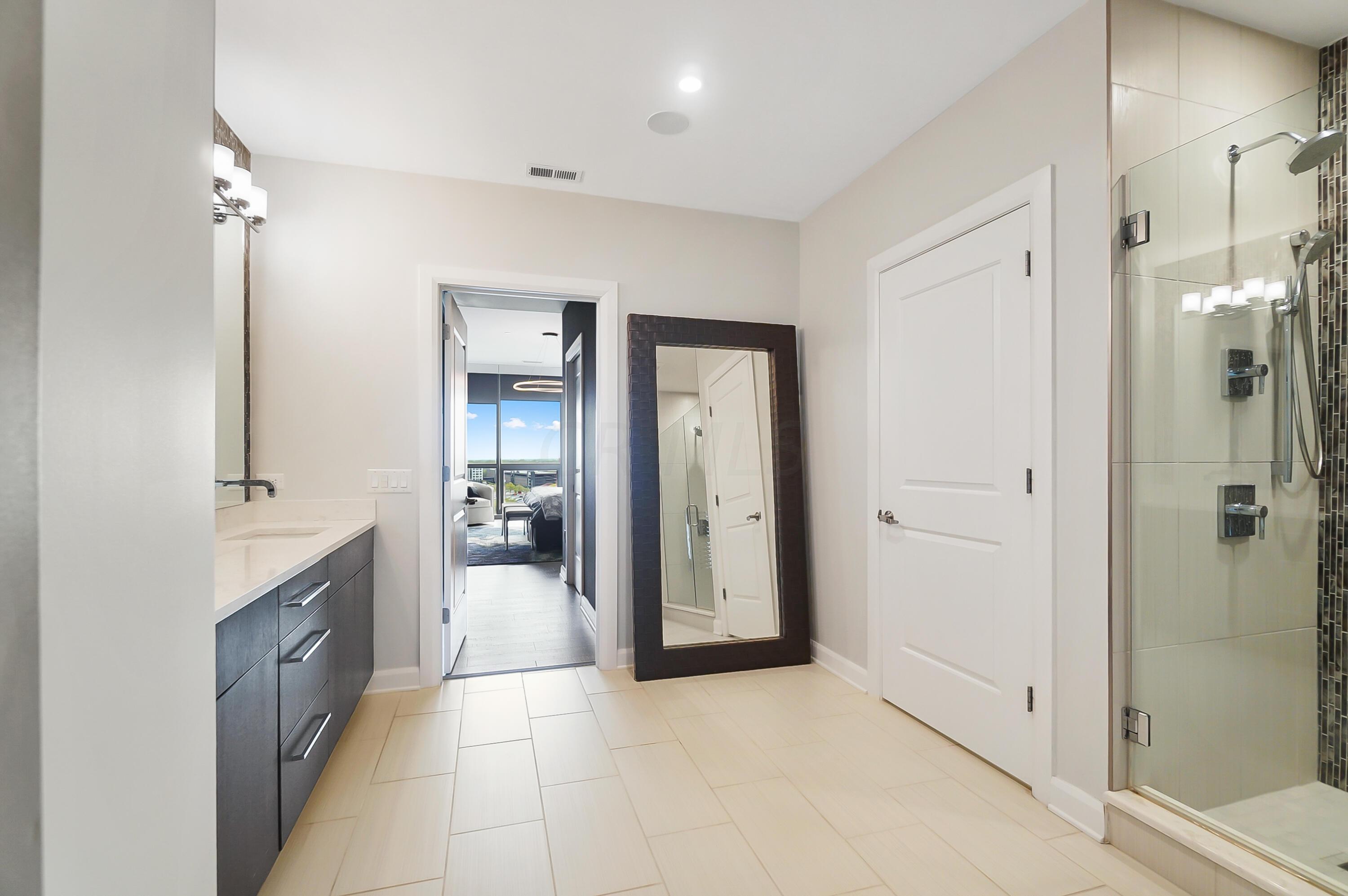250 West Spring Street, Unit 925 Columbus, OH 43215 - Photo 21 of 57 Primary Ensuite