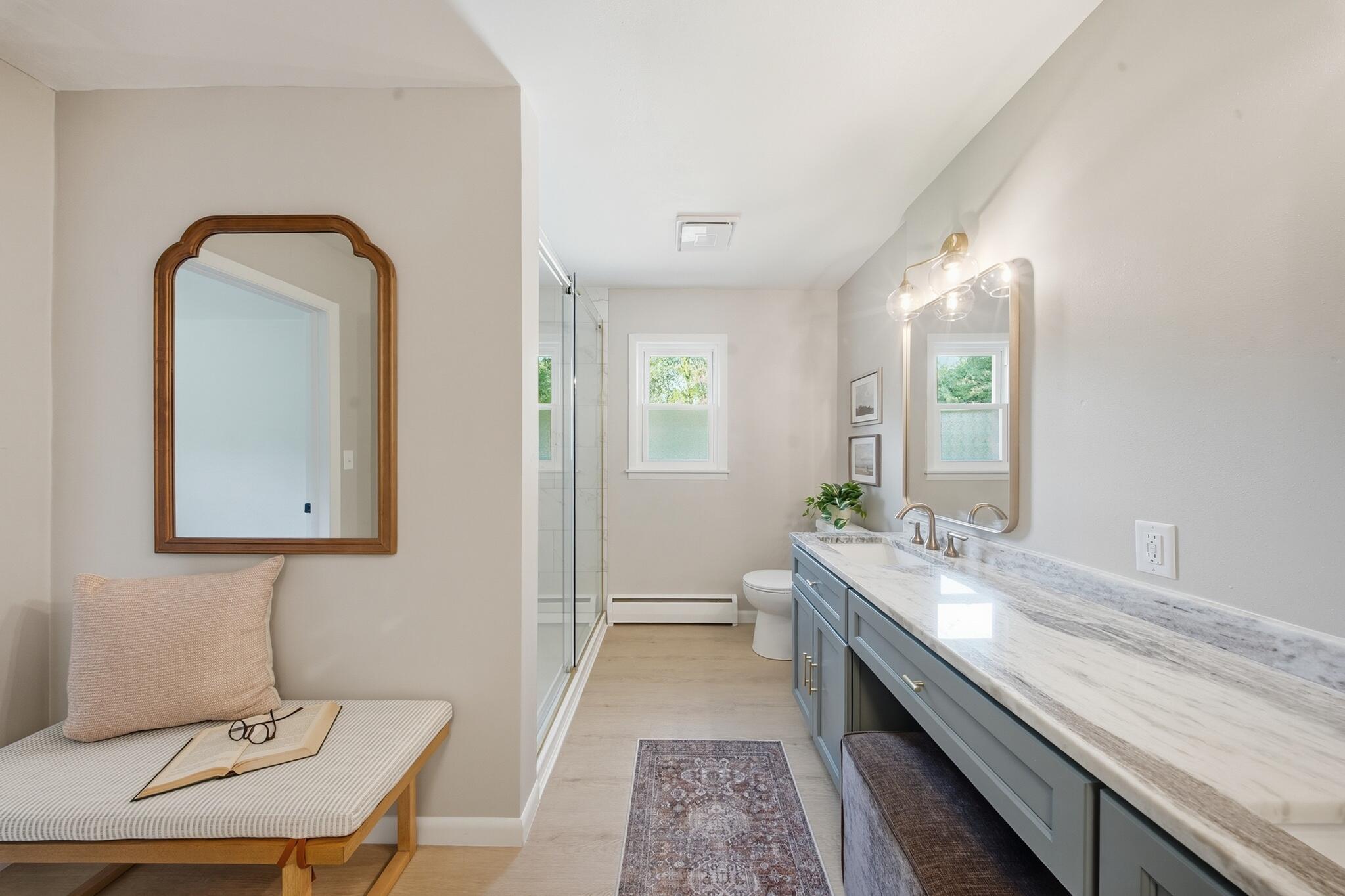 7526 West County Line Road Mequon, WI 53092 - Photo 29 of 72 29_Primary_Bathroom