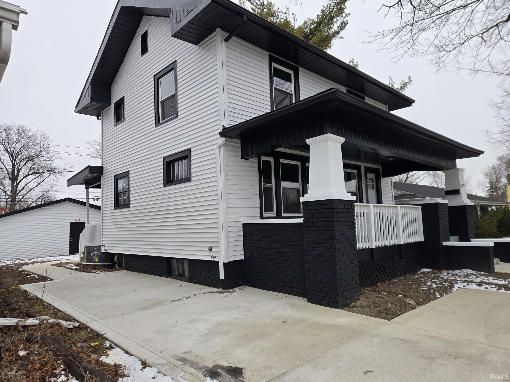 3927 Fairfield Avenue Fort Wayne, IN 46807 - Photo 4 of 29