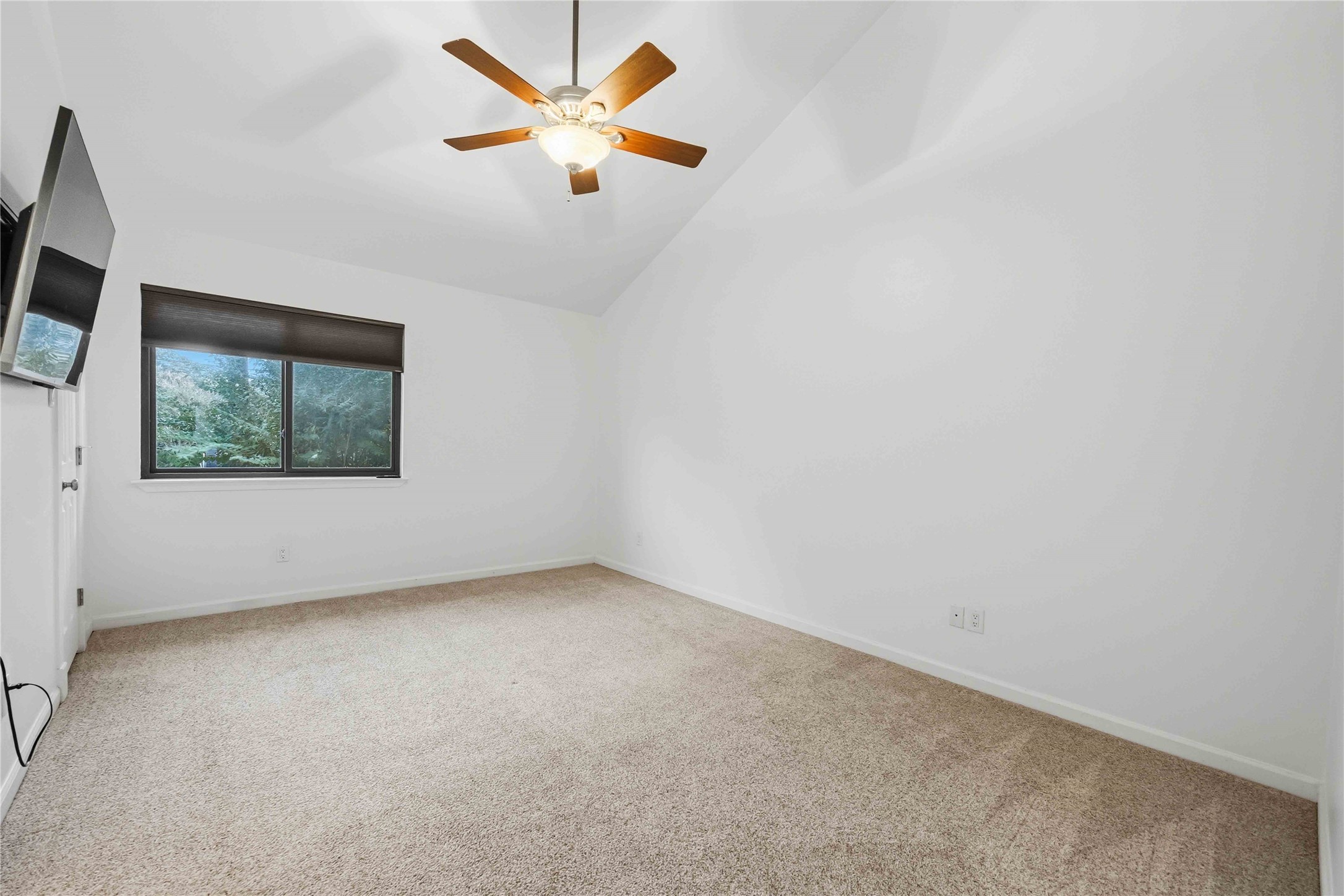 2100 Commonwealth Street, Unit C Houston, TX 77006 - Photo 13 of 25 an empty room with a window and a fan