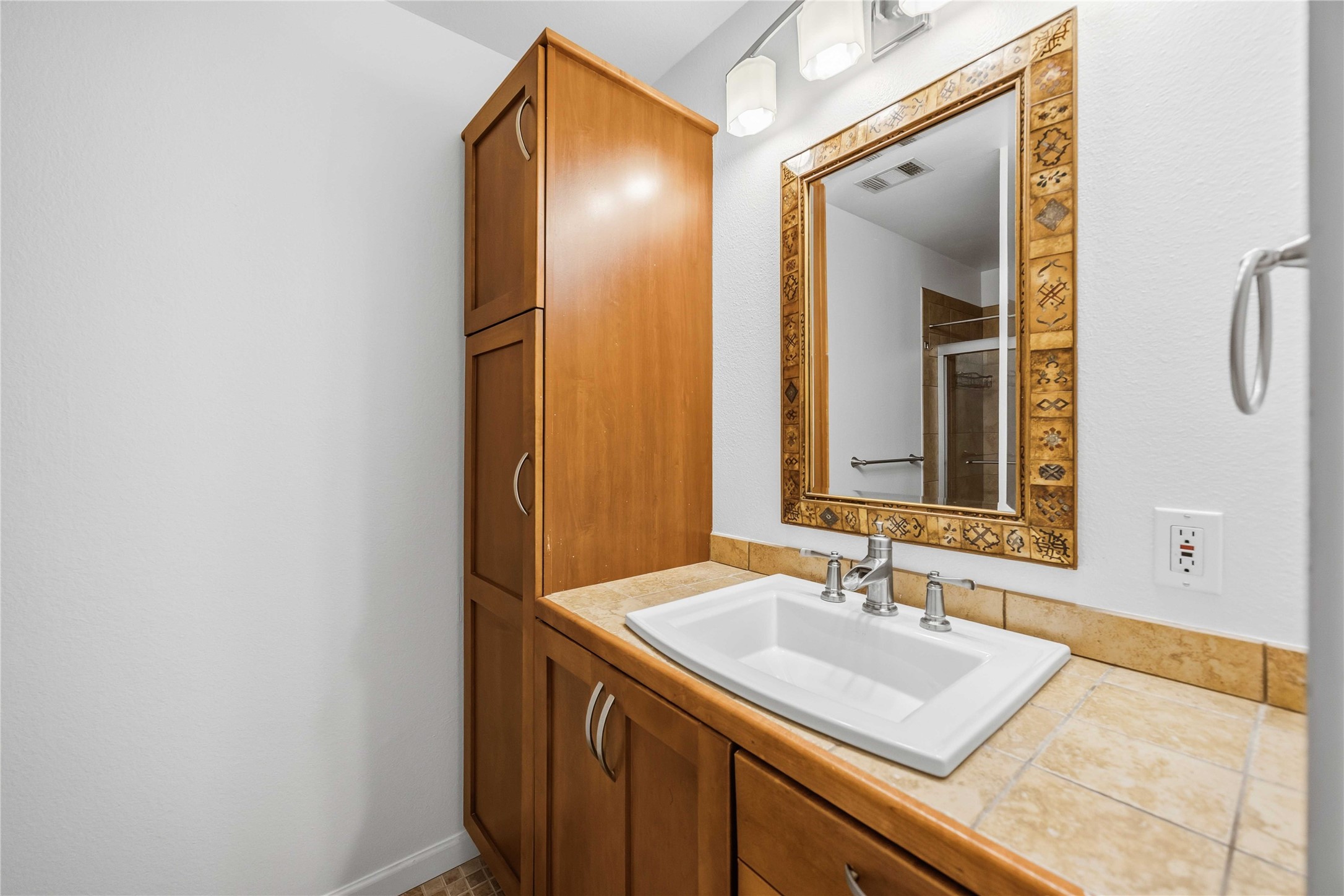 2100 Commonwealth Street, Unit C Houston, TX 77006 - Photo 16 of 25 a bathroom with a sink and a mirror