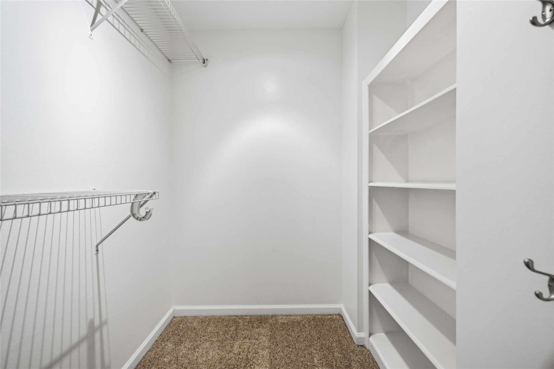 2100 Commonwealth Street, Unit C Houston, TX 77006 - Photo 20 of 25 a view of walk in closet with empty racks