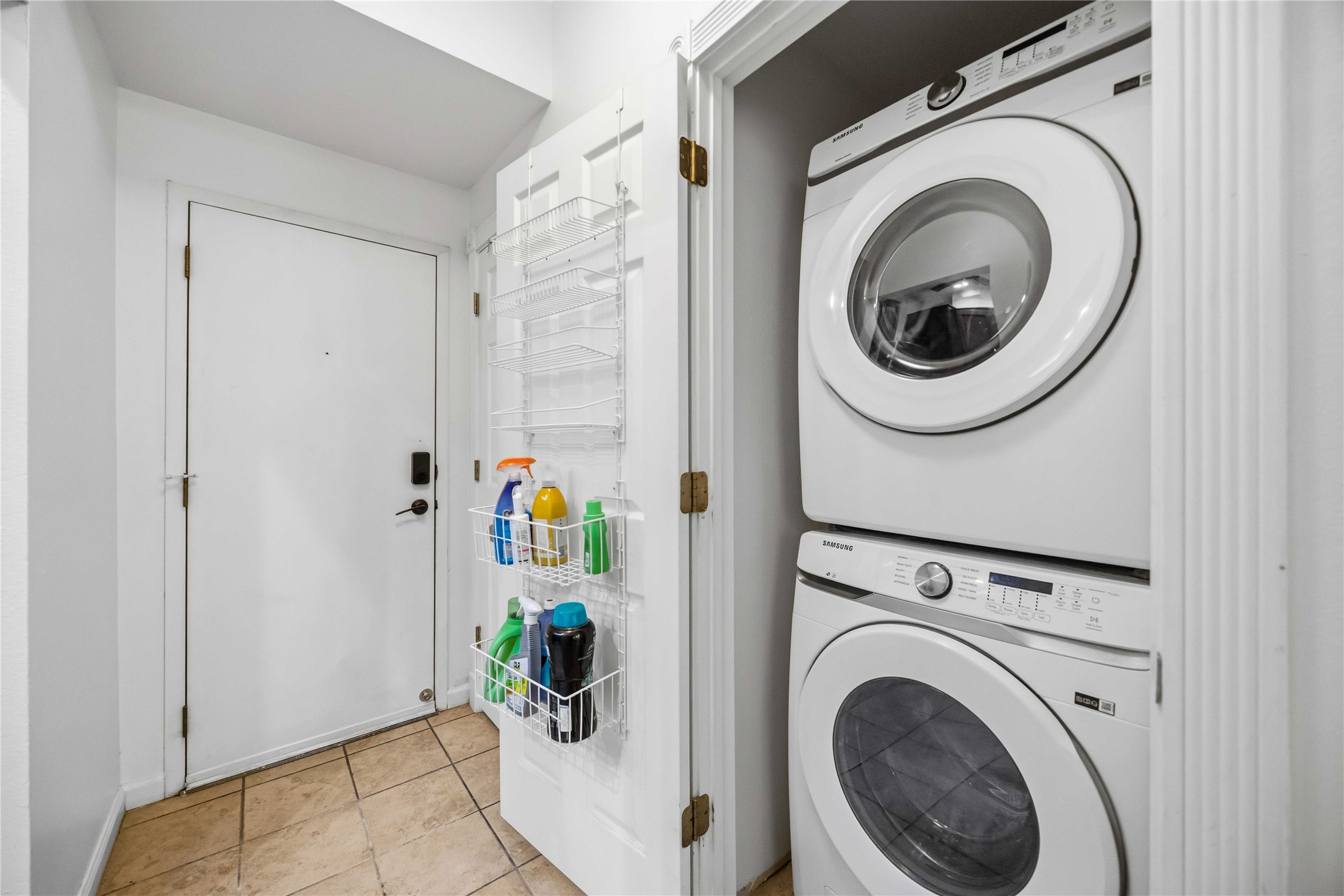 2100 Commonwealth Street, Unit C Houston, TX 77006 - Photo 24 of 25 a utility room with dryer and washer