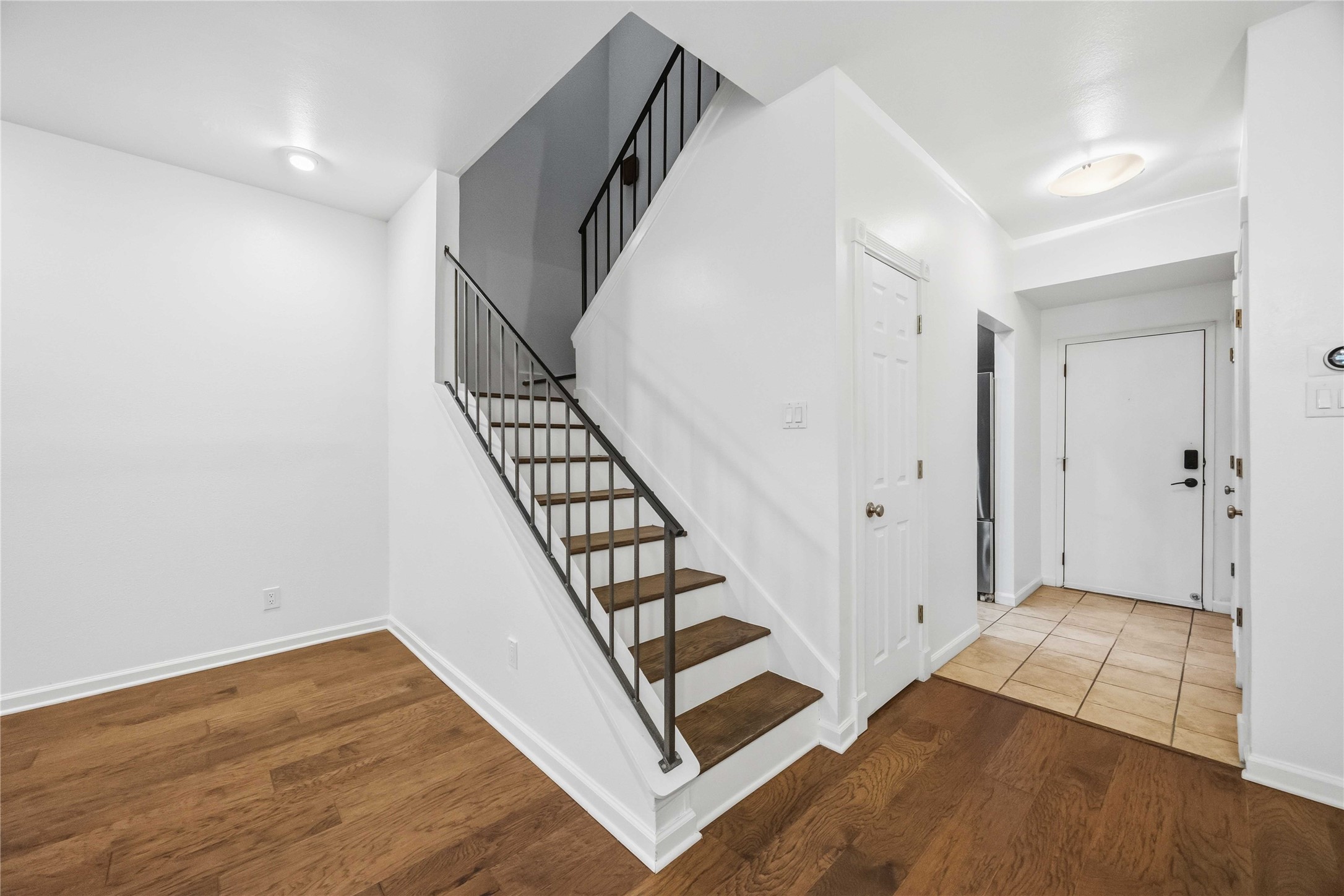 2100 Commonwealth Street, Unit C Houston, TX 77006 - Photo 4 of 25 a view of a hallway with entryway and wooden floor