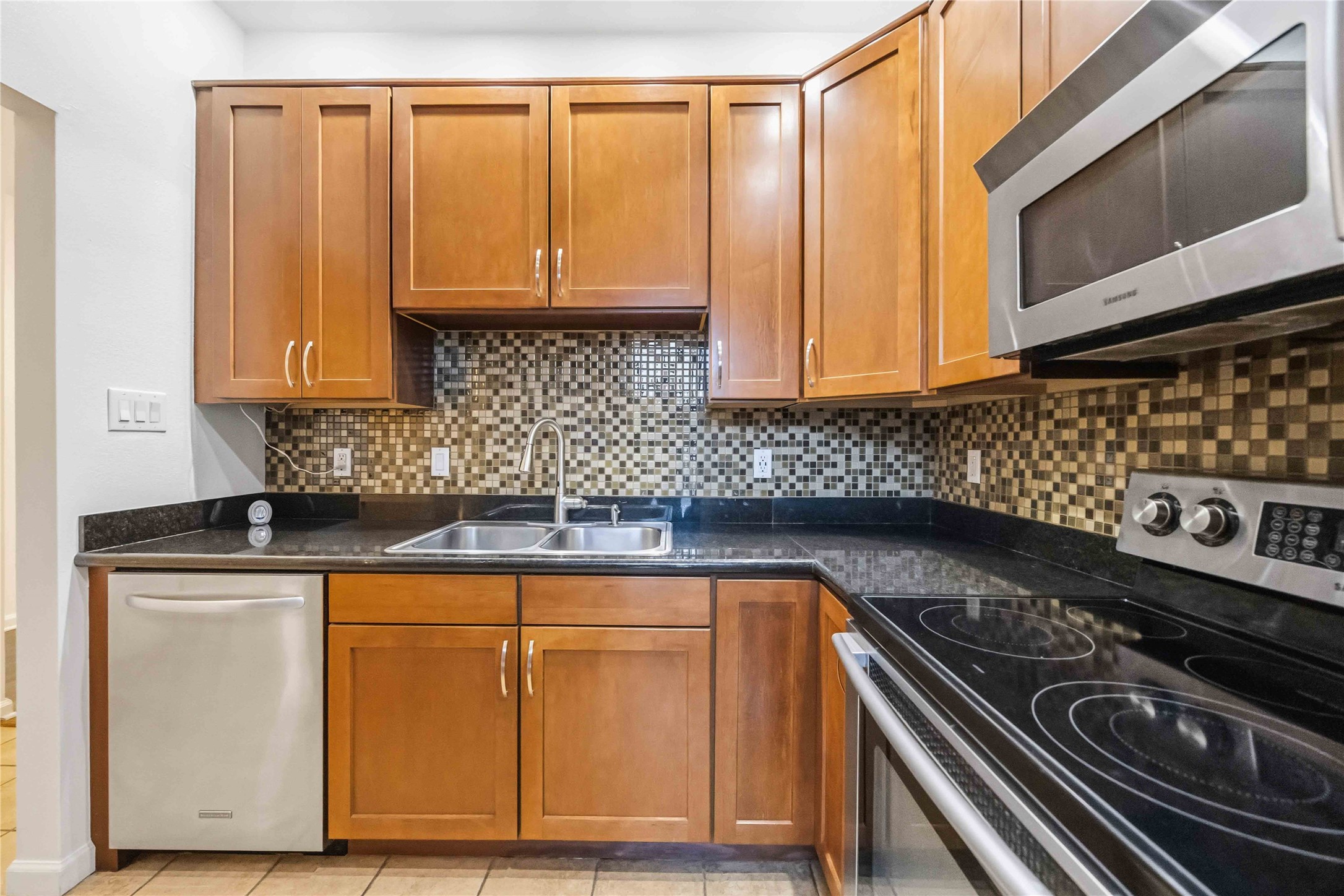 2100 Commonwealth Street, Unit C Houston, TX 77006 - Photo 10 of 25 a kitchen with granite countertop a stove sink and cabinets