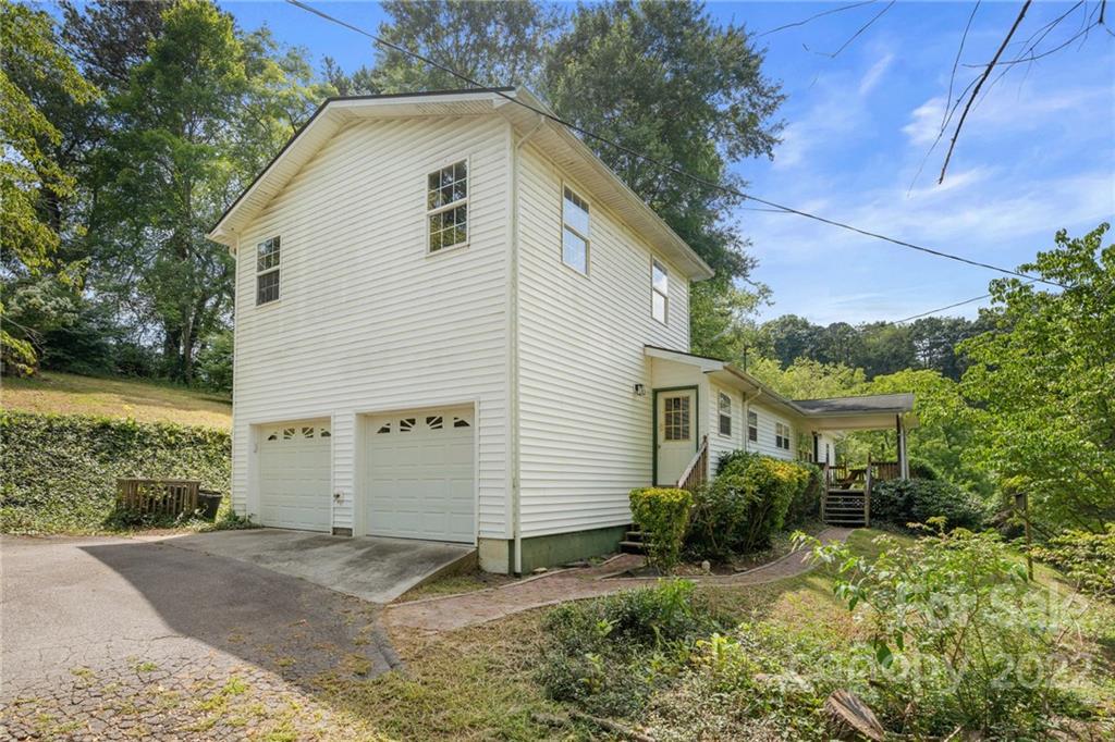 44 Jessella Drive Clyde, NC 28721 - Photo 4 of 37 a view of outdoor space and yard