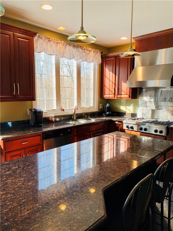 165 Angell Road Cumberland, RI 02864 - Photo 9 of 36