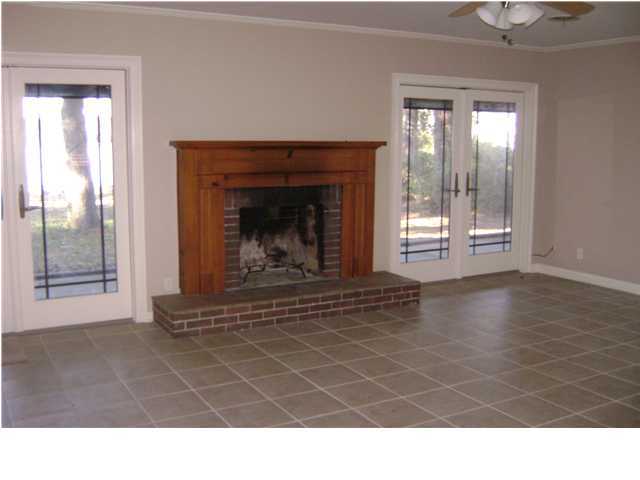284 Holly Point Road Freeport, FL 32439 - Photo 4 of 11 Gallery Image 4