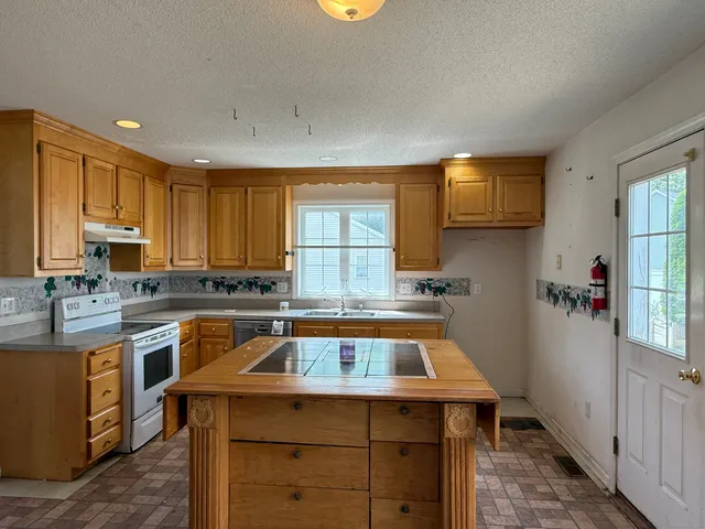 $269,900 | 45 Hart Street, Unit A, Southington, CT 06489