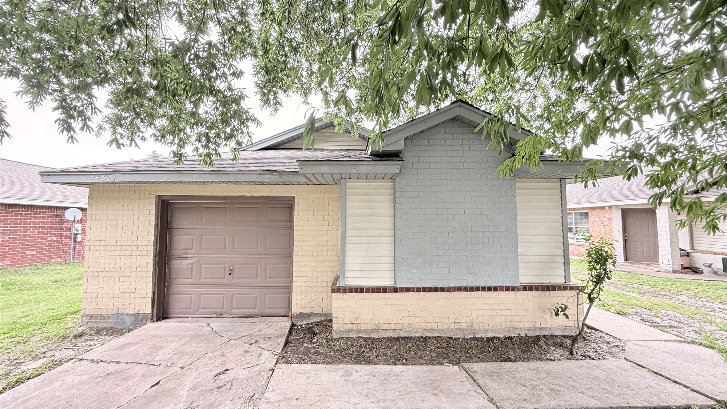 15821 Ridgecroft Road Houston, TX 77053 - Photo 1 of 16