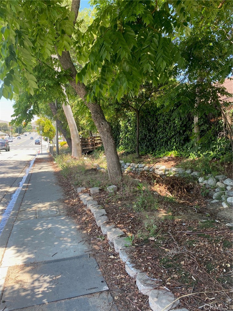 220 West Big Springs Road Riverside, CA 92507 - Photo 19 of 39 a view of dirt yard