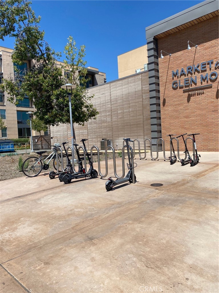 220 West Big Springs Road Riverside, CA 92507 - Photo 33 of 39 a view of a street with seating