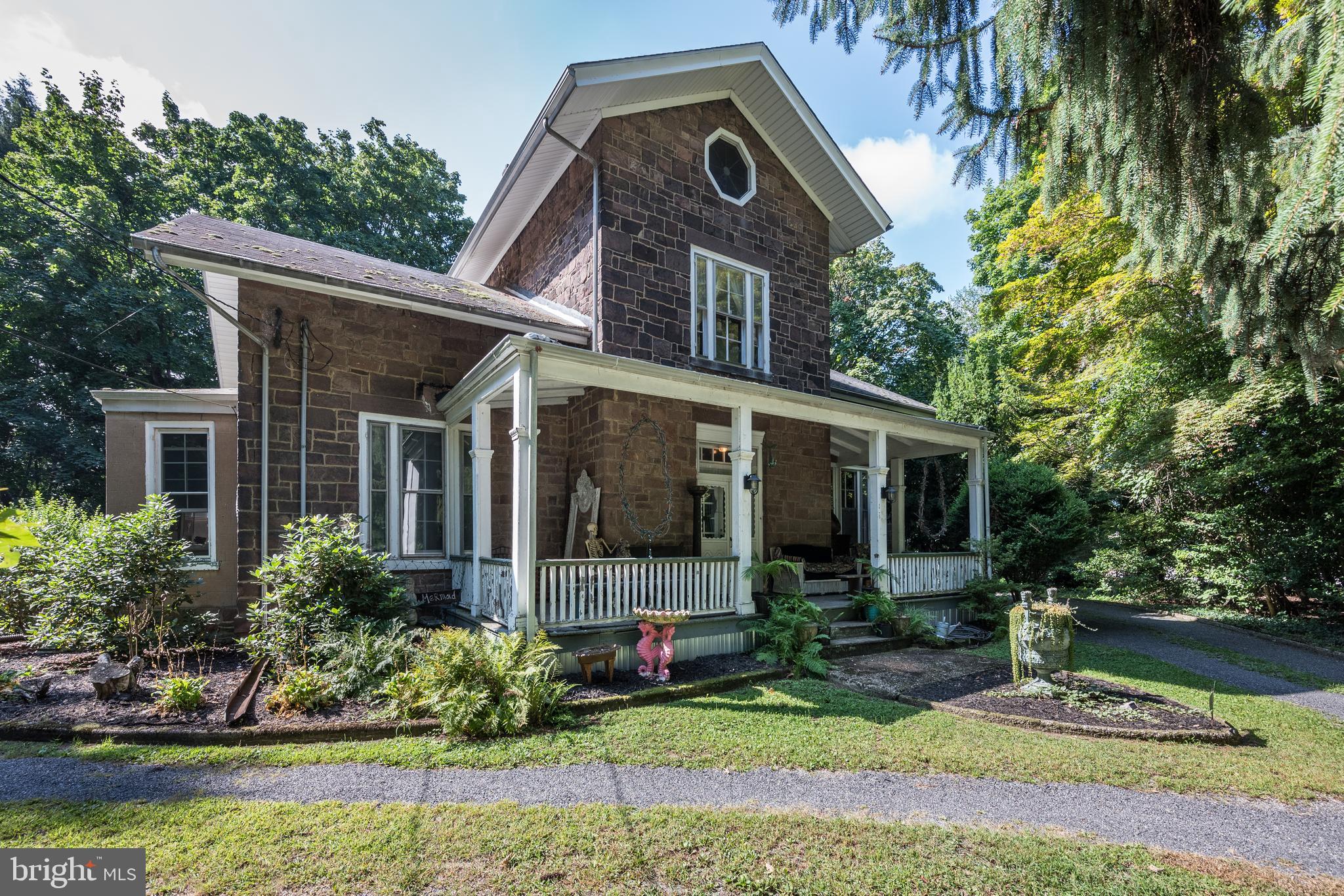 705 Woodlane Road Beverly, NJ 08010 - Photo 3 of 65 a front view of a house with garden