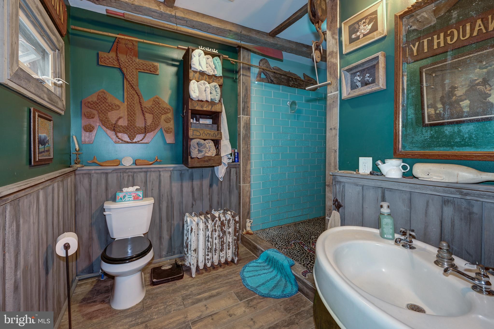 705 Woodlane Road Beverly, NJ 08010 - Photo 31 of 65 a bathroom with a toilet a sink and mirror