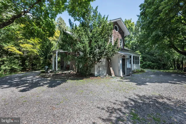 $499,000 | 705 Woodlane Road, Beverly, NJ 08010