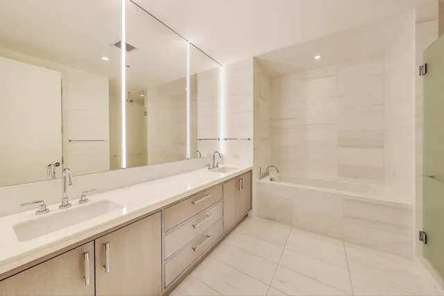 $1,800,000 | 1550 North Clark Street, Unit 604, Chicago, IL 60610