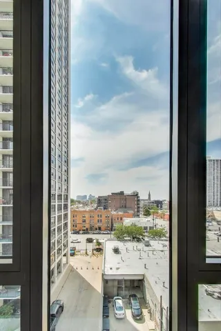 $1,800,000 | 1550 North Clark Street, Unit 604, Chicago, IL 60610