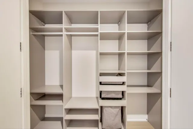 $1,800,000 | 1550 North Clark Street, Unit 604, Chicago, IL 60610