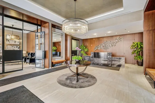 $1,800,000 | 1550 North Clark Street, Unit 604, Chicago, IL 60610