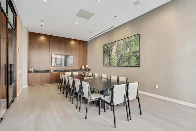 $1,800,000 | 1550 North Clark Street, Unit 604, Chicago, IL 60610