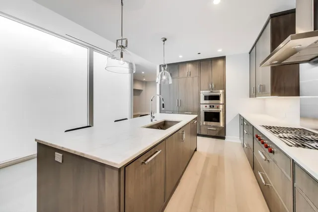 $1,800,000 | 1550 North Clark Street, Unit 604, Chicago, IL 60610