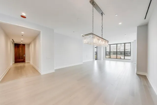$1,800,000 | 1550 North Clark Street, Unit 604, Chicago, IL 60610