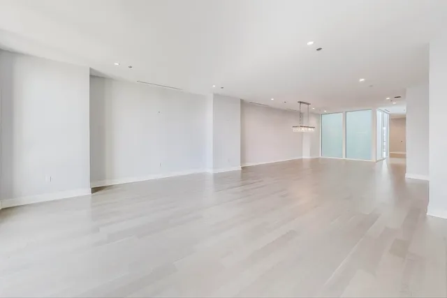 $1,800,000 | 1550 North Clark Street, Unit 604, Chicago, IL 60610