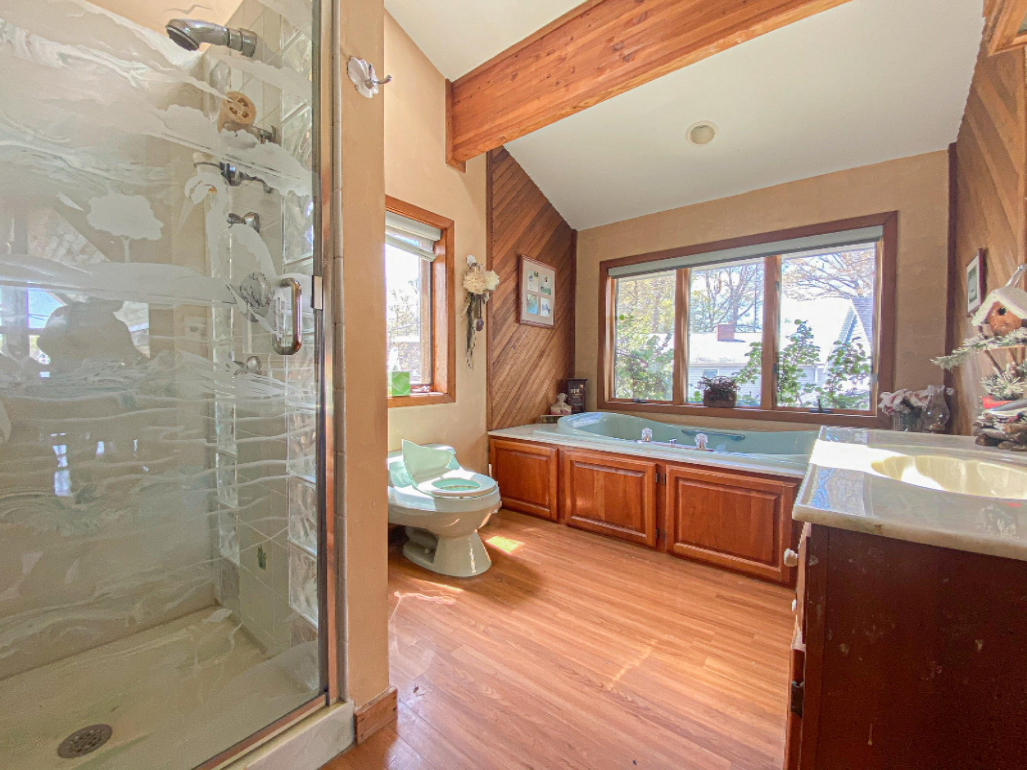 31448 Maple Island Road Dowagiac, MI 49047 - Photo 8 of 27 Upper Main Floor Bathroom