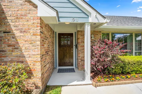 $535,000 | 1911 Stebbins Drive, Houston, TX 77043