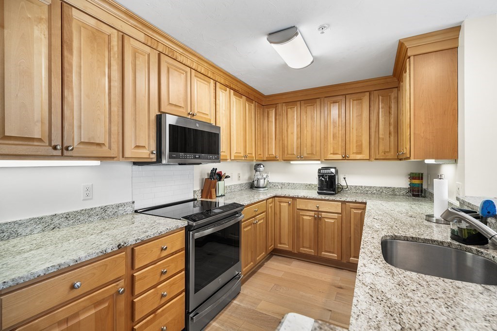 23 Maple Street, Unit B Canton, MA 02021 - Photo 4 of 33 Gallery Image 4
