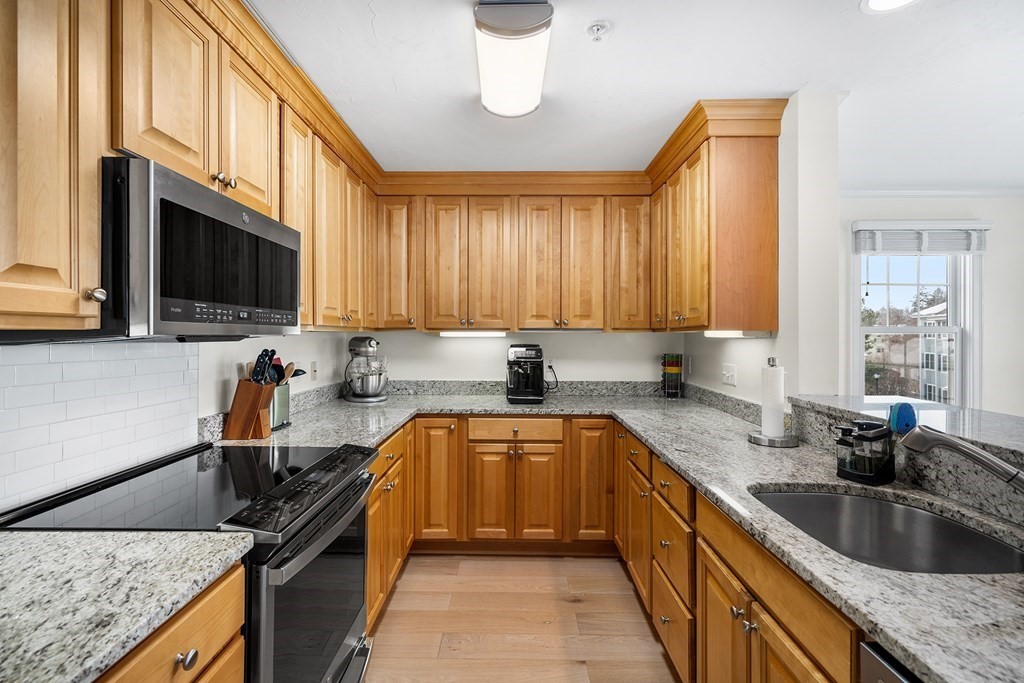 23 Maple Street, Unit B Canton, MA 02021 - Photo 5 of 33 Gallery Image 5