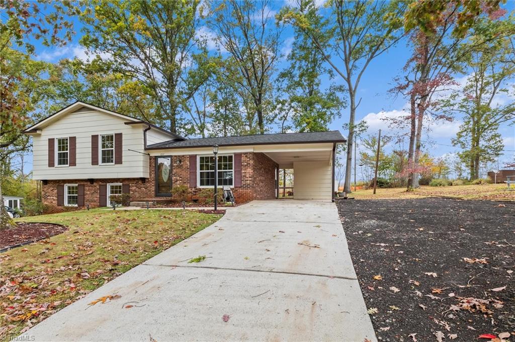 257 Logan Court King, NC 27021 - Photo 3 of 29