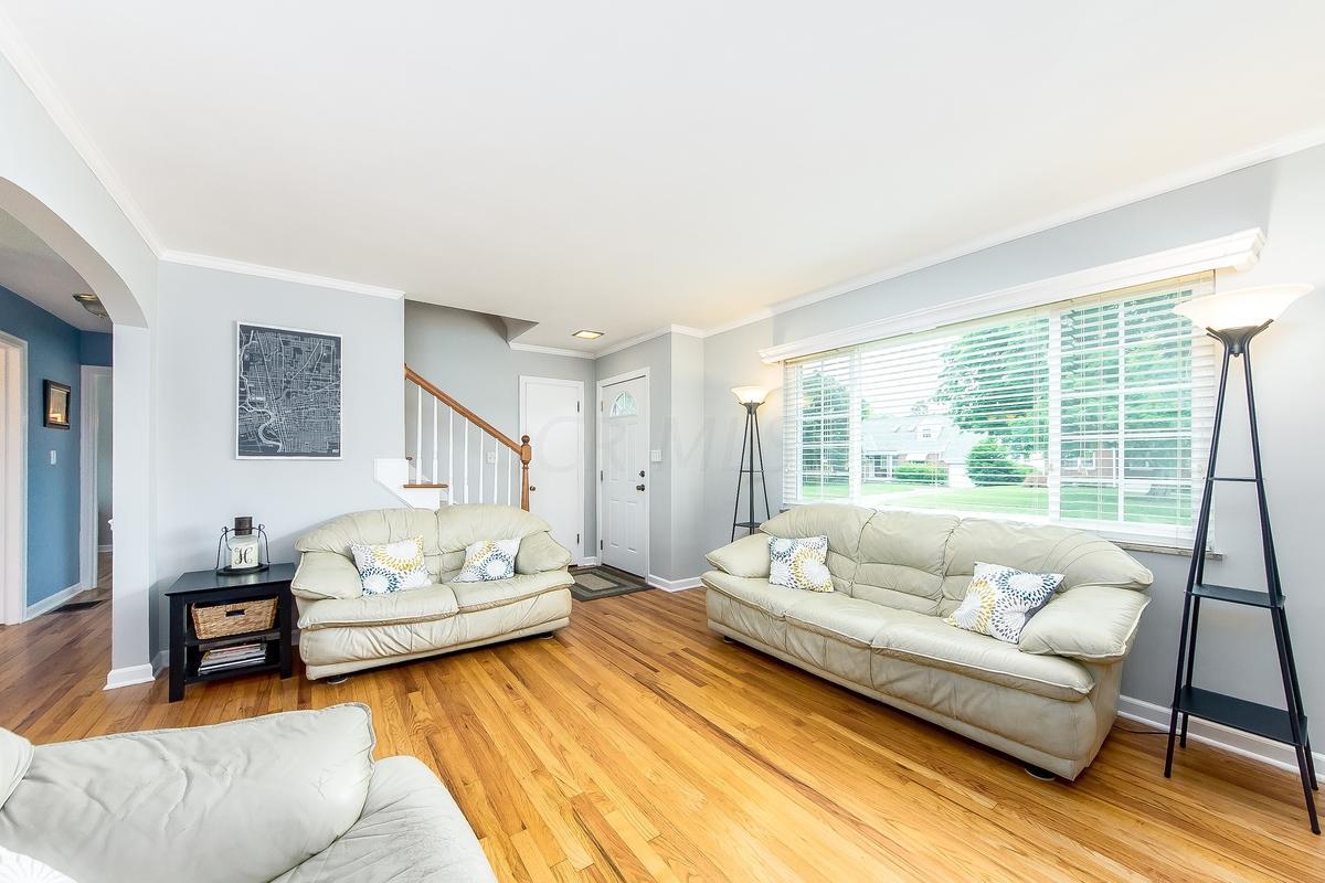 2049 Jervis Road Upper Arlington, OH 43221 - Photo 4 of 29