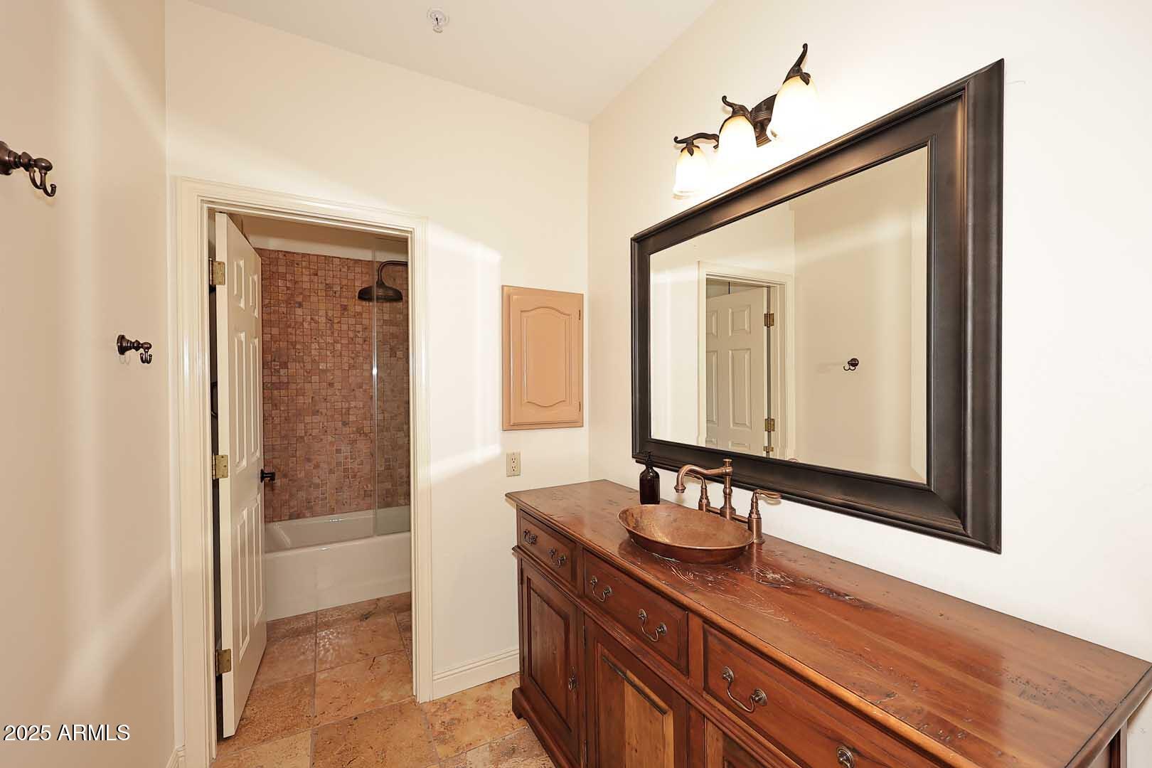 8100 East Camelback Road, Unit 39 Scottsdale, AZ 85251 - Photo 24 of 71 Hall Bath