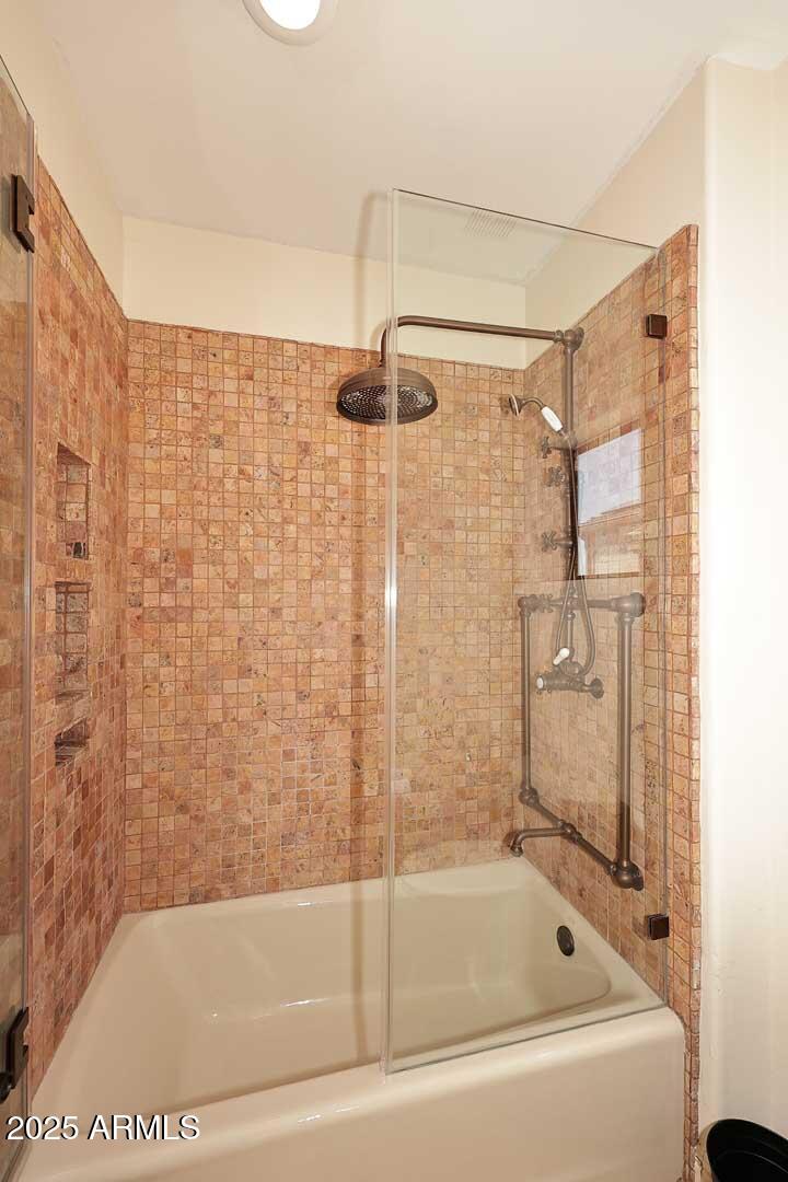 8100 East Camelback Road, Unit 39 Scottsdale, AZ 85251 - Photo 25 of 71 Hall Bath-Tub