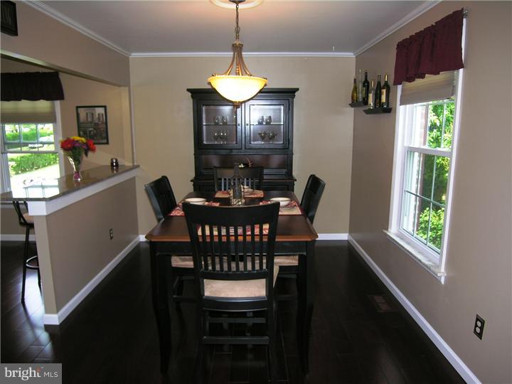 202 Greendale Road Philadelphia, PA 19154 - Photo 5 of 25 Dining Room