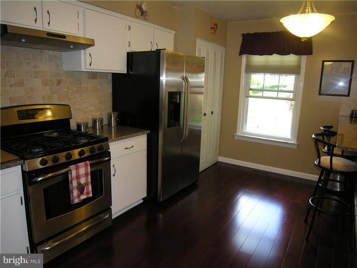 202 Greendale Road Philadelphia, PA 19154 - Photo 8 of 25 Kitchen