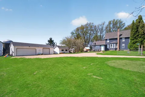 $320,000 | 13730 Center Road, Durand, IL 61024